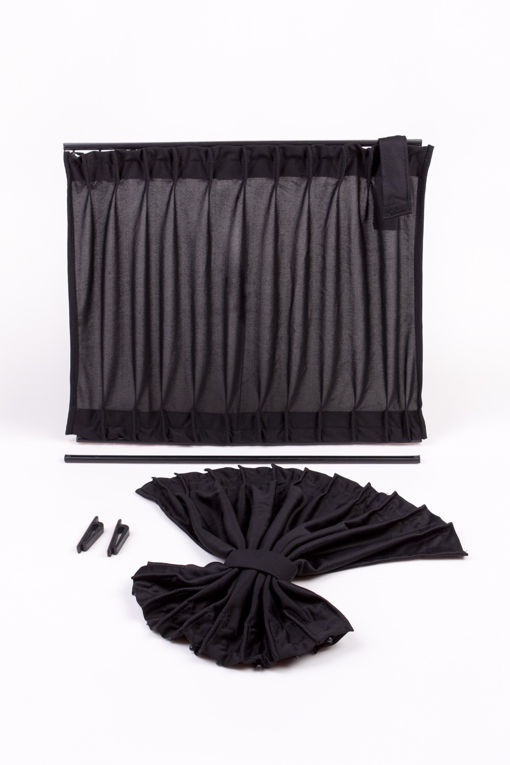 Кликните для увеличения изображения Шторки на боковые стекла «АВТООПЕРА» 40-45х60 (перфорирован.)